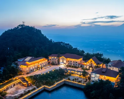 Lushan Lutos Terrace Garden Resort Hotel Hotels in Lushan City