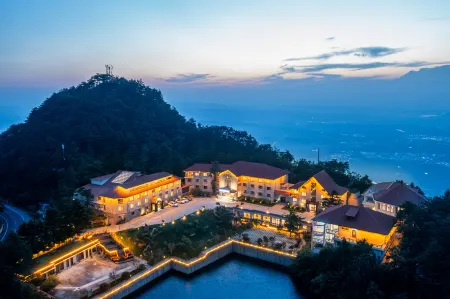 Lushan Lutos Terrace Garden Resort Hotel Отели рядом с достопримечательностью «Shimen Mountain Stream»