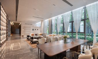 Tai Zhou Hai Ling Ying Chun Dong Lu Atour Hotel