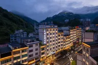 BAMBOO BOAT Light Luxury Hotel (Weixin Huan Cheng Xi Road) Hotels in Weixin