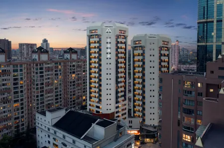 Atour Hotel  Jing'an Temple Nanjing West Road, Shanghai Отели рядом со станцией Shanghai West Railway Station