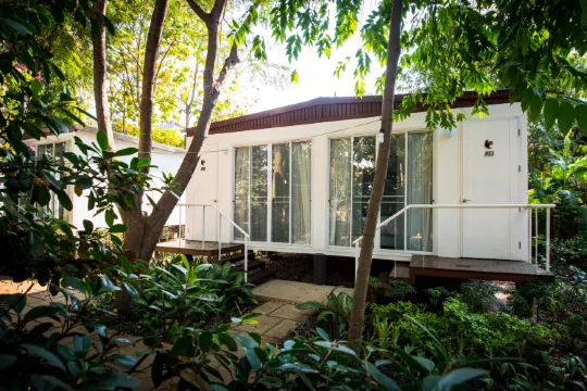 ห้องเตียงคิงไซส์เชื่อมต่อกันพร้อมวิวสวน