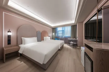 Mercure Hotel Xinyang Baopeng Square Отели рядом со станцией Xinyang East Railway Station