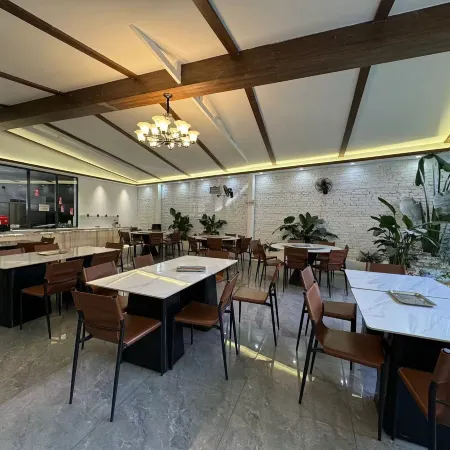 Mile October Hotel (Huquan Ecological Park & Honghe Water Town Branch)