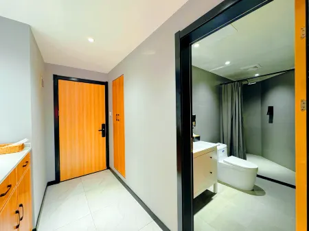 Four Seasons S Hotel (Ma'anshan Yaoban Golden Eagle Shopping Center) Отели рядом с достопримечательностью «Tangligong Qinglian Temple»