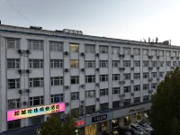 Yuyue Hotel (Zhoukou Wuyi Culture Square)