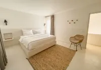 Pilos Suites