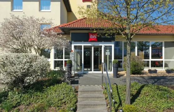 科隆機場宜必思酒店