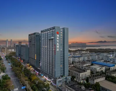 謙熙智能酒店(白沙洲農副產品大市場銀湖中小企業城店) 鄰近武漢科技大學(黃家湖校區)的酒店