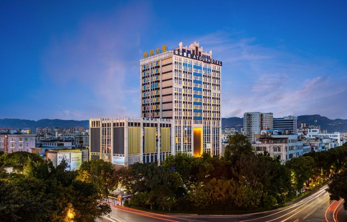 Baoshan Longyang District Hengbang Building Atour Hotel