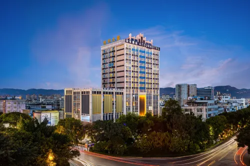 Baoshan Longyang District Hengbang Building Atour Hotel