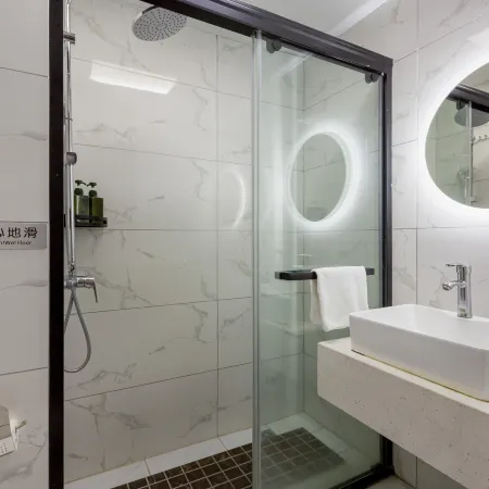 Yayi Collection Hotel (Nanchang West Subway Station)