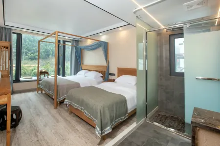 Yinxi Tangquan B&B Отели рядом с достопримечательностью «Fenghuangyuan»