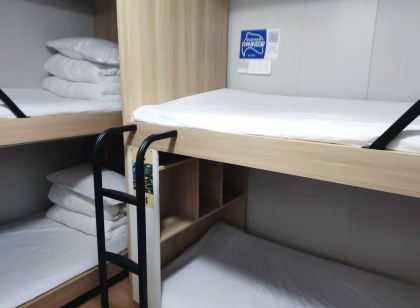 Whale Island Youth Hostel (Tianjin Eye Wanda Branch)