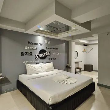 Hollywood Dannok Hotel