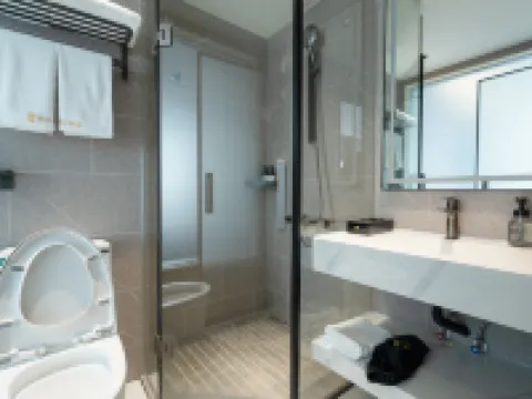 Chibi Lake Holiday Hotel (Xinjiekou Commercial Street) Hotels in Chibi