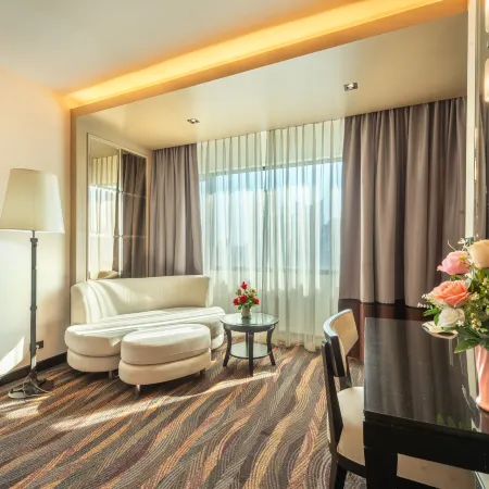 Royal Benja Hotel - Family Friendly Hotel Отели рядом с достопримечательностью «Станция надземного метро Siam»