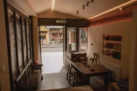 Yun She Designer Minimalist Family Vacation Homestay (Border Town Tea Cave Scenic Area Branch)