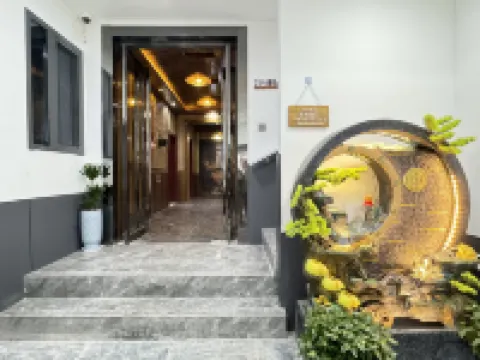 Xi'an Terracotta Warriors and Horses Station Hotels near Hongmen Banquet Ruins