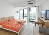 Newly Studio Apt w/ Pool, Gym Netflix Hotels in South Jakarta