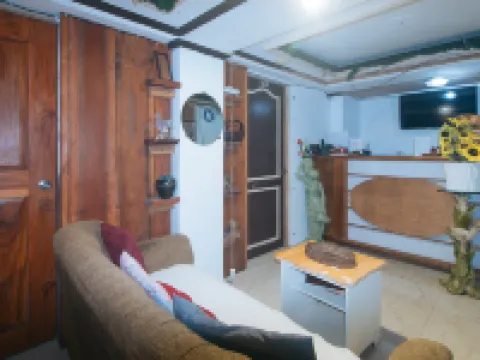 RedDoorz @ Minas Place 1 Tacloban タクロバンのホテル