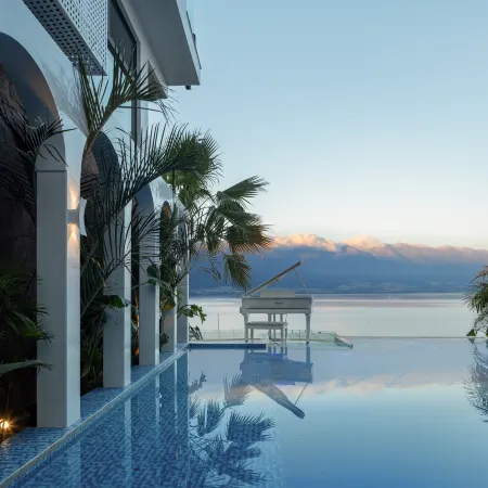 Xianyun Astrum Pool | Dessert · 360 ° Cliff Sea View Music Hot Spring Hotel (Dali Erhai Branch)