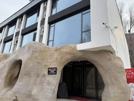 Wutai Mountain Hemlock Forest Homestay Отели рядом с достопримечательностью «Dabai Tower»