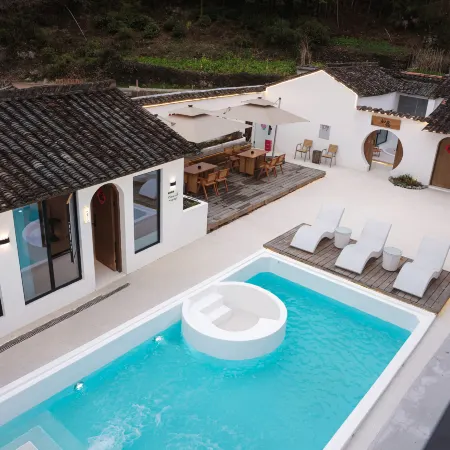 Like your luxurious hot spring homestay in the courtyard