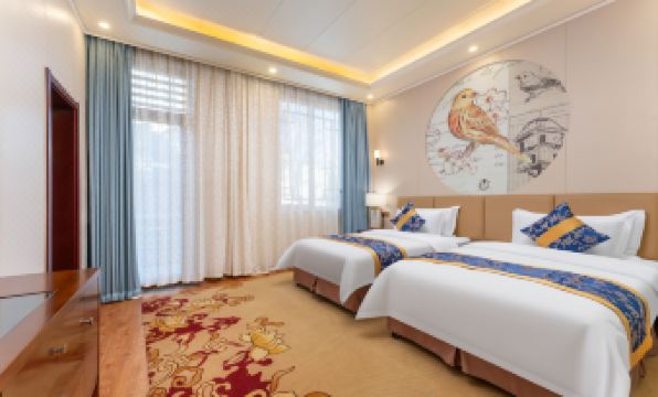 Ruoyu Resort Hotel (Tai'an Old Street Aegean Shopping Park)