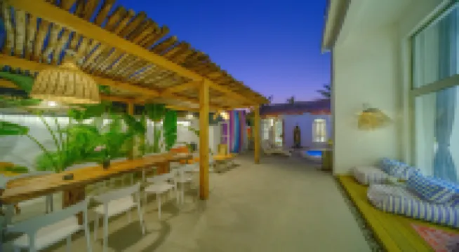 万寧Harbor民宿 新潭湾周辺のホテル