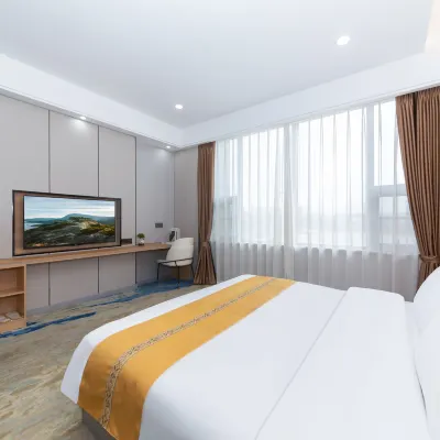Dongcheng Holiday Inn Anju District Hotels near Suining Anju Station