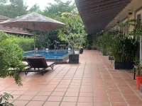 Hello Kampot Resort فنادق في 