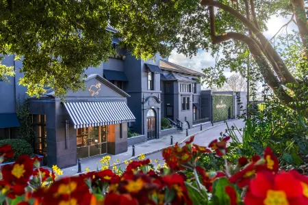 The Montenotte Hotel Отели рядом с достопримечательностью «Парк Фота Уайлдлайф»