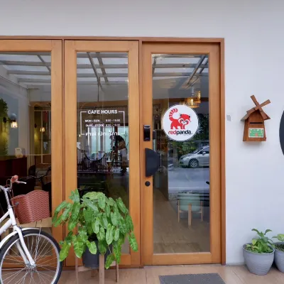 Red Panda Hostel & Cafe Hotels near Wat Santitham