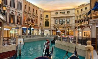 Zhuhai Guozi Dance Hotel (Wan Chai Port International Convention and Exhibition Centre Branch)