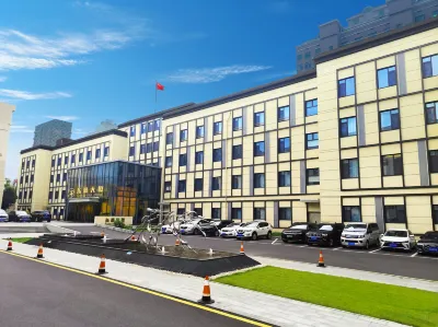 Dongyuan Building Hotel Отели рядом с достопримечательностью «Шаньдунский профессиональный колледж (Западный Кампанский)»
