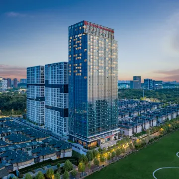 Hilton Garden Inn Wuhan Optics Valley Отели рядом с достопримечательностью «Олимпийский спортивный центр провинции Хубэй-теннисный зал»