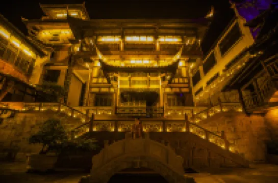 Songgai Ancient Town Qinjia Quadrangle Inn Homestay Hotels near Zhuyangxi Railway Station