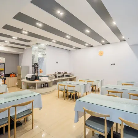 Elong ME Hotel (Chuzhou Tianchang Wanjiafu Plaza Jidiancheng)