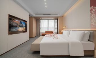 Blue Town . Royal Azure Holiday Hotel