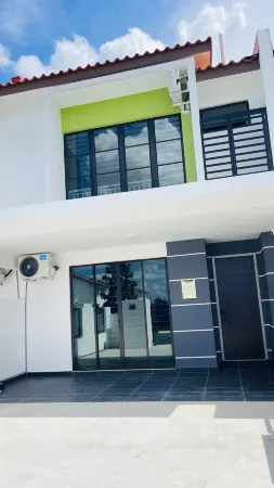 Hello Baby Homestay Dato Onn 11 Отели в г. Тебрау