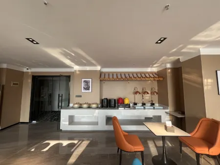 Gemei Hotel (Wanda Plaza Hotel,Yaohai District,Hefei City) Отели рядом с достопримечательностью «Anhui University of Chinese Medicine (Shaoquanhu New Campus)»