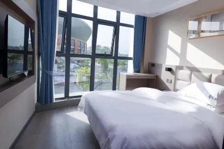 Blue Lin Hotel Отели рядом с достопримечательностью «Dabie Mountain Azalea Ecological Cultural Grand View Garden»