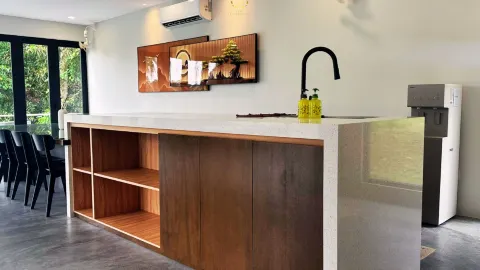 The Luxurious 231, Lake House Villa in Pegoh
