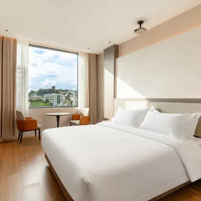Liulin Yuan Zhixiang Hotel (Kunming Chenggong Square Dounan Flower Market Branch) Отели рядом с достопримечательностью «Озеро Дяньчи»
