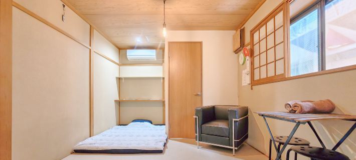 Private single room 2F with shared bath and toilet Hotels in Osaka