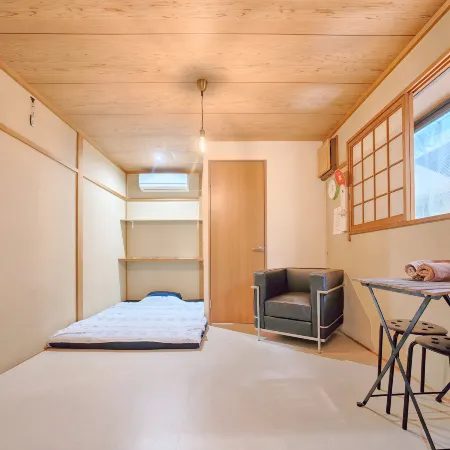 Private single room 2F with shared bath and toilet