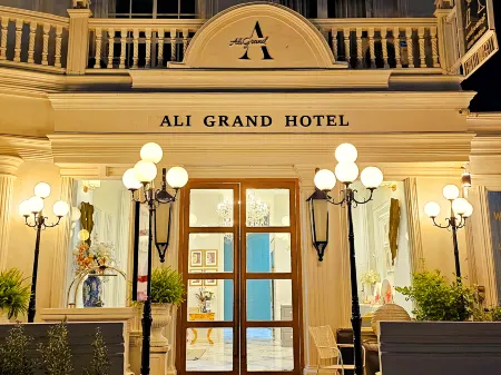 Ali Grand Hotel Отели рядом с достопримечательностью «Statue of Fa Ngum»