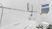 Exclusive 3 Bedroom Flat in Kingston Town! فنادق في Surbiton
