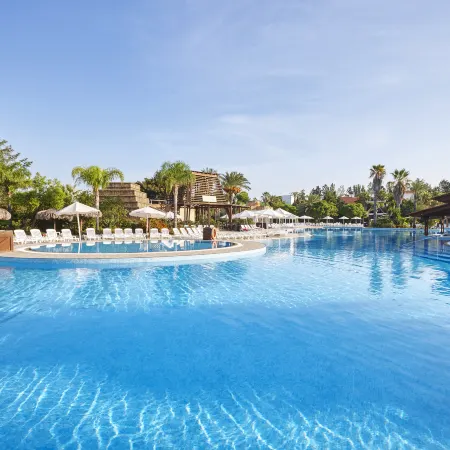 PortAventura Hotel Roulette - Unlimited access to PortAventura Park & 1 access to Ferrari Land